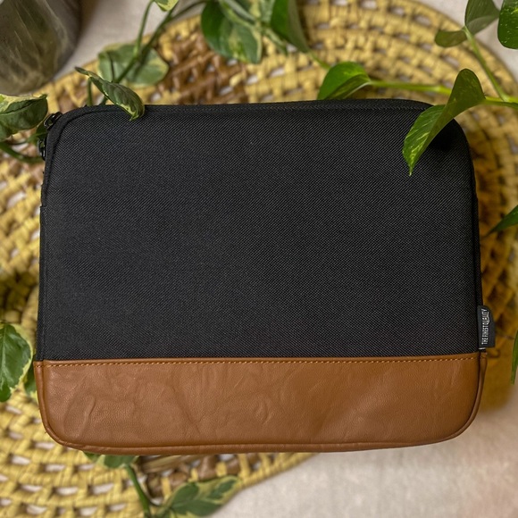 Herschel Heritage 13" iPad Sleeve - Picture 4 of 4